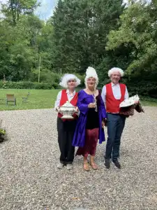 Kasteelvrouw met obers 14-7-25.webp